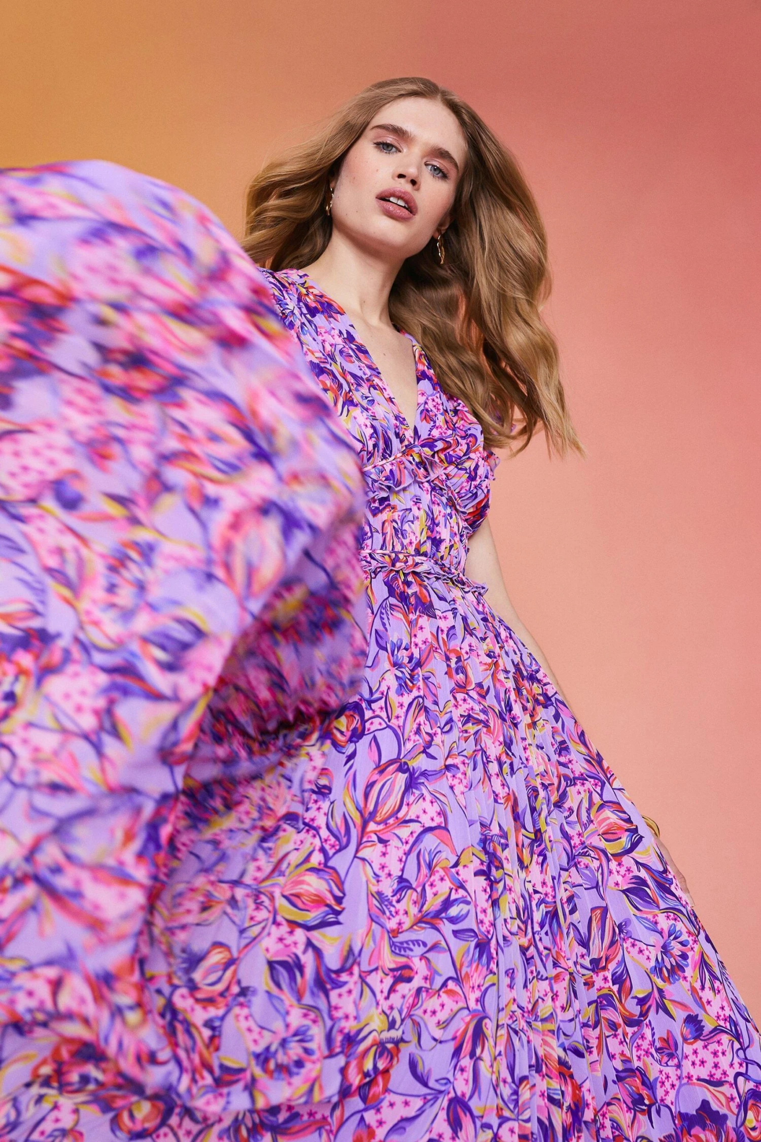 Coast Alexandra Farmer Mega Pleat V Neck Dress 4 Coast Alexandra Farmer Mega Pleat V Neck Dress - Image 2