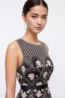 Coast Petite Premium Metallic Embroidered Midi Dress 7 Coast Petite Premium Metallic Embroidered Midi Dress -Simply Feminine Shop bcc04108 black xl 1